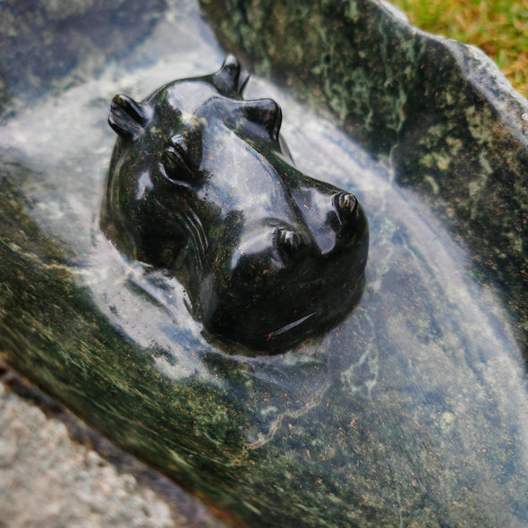 Vogeltränke Hippo Unikat #154 Künstler: Timothy Rukodzi