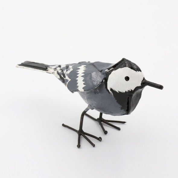 Bachstelze Vogel aus Recycling Metall. Dekoration für Haus und Garten.