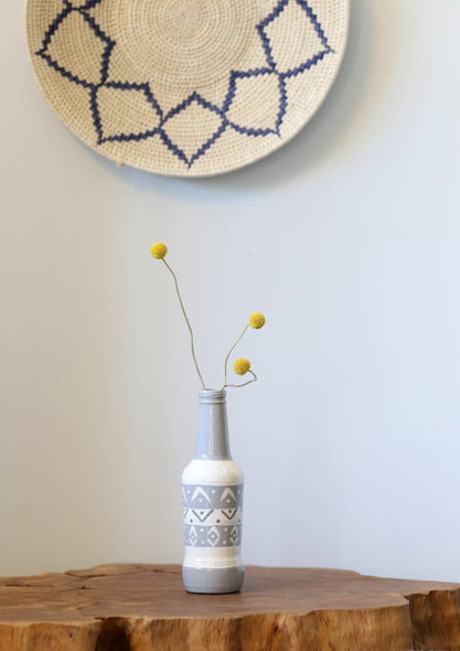 Upcycling Flasche aus Glas. Interior Dekoration Vase Kerzenstaender Raeucherstaebchen Duftstaebchen. Handgearbeitete Unikate.