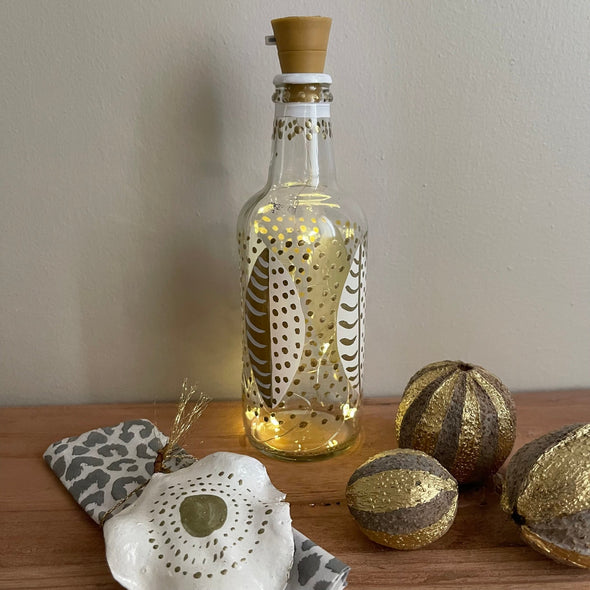 Upcycling Flaschenlicht aus Glas. Interior Dekoration Licht Lampe. Handgearbeitete Unikate.