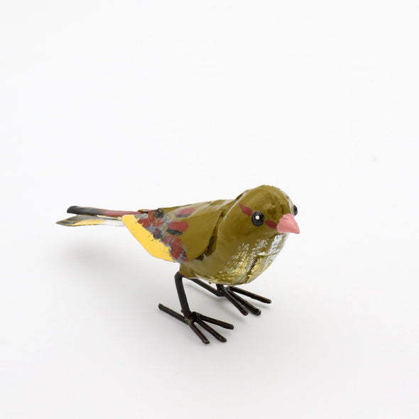 Grünfink Vogel aus Recycling Metall. Dekoration für Haus und Garten.