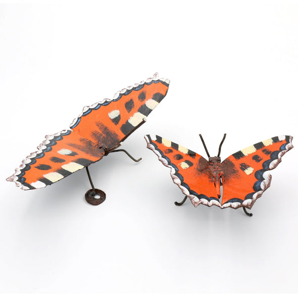 Kleiner Fuchs Schmetterling aus Recycling Metall. Dekoration für Haus und Garten.