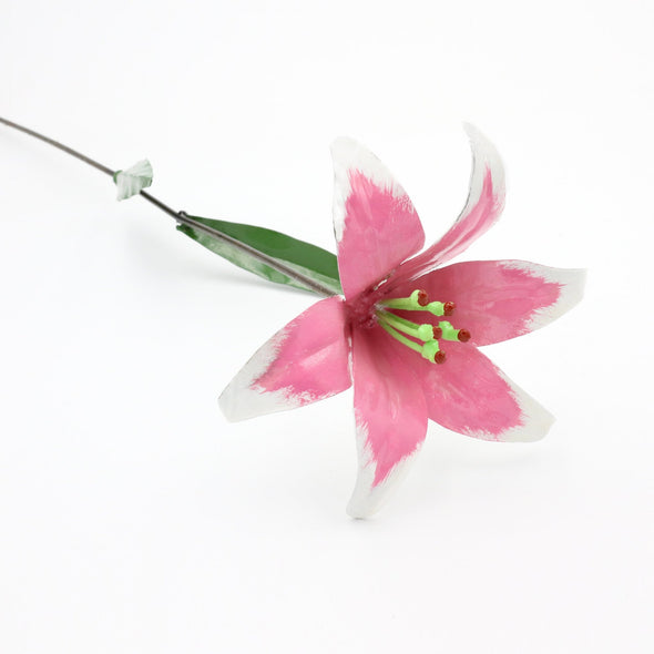 Lilie Blume aus Recycling Metall. Dekoration für Haus und Garten.