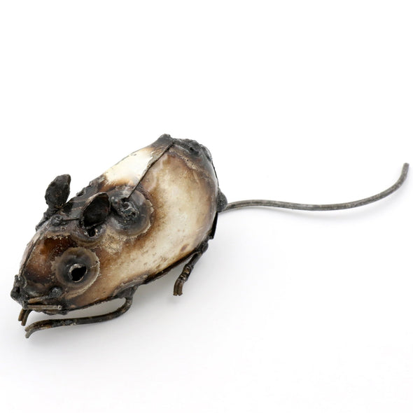 Maus aus Recycling Metall. Dekoration für Haus und Garten.