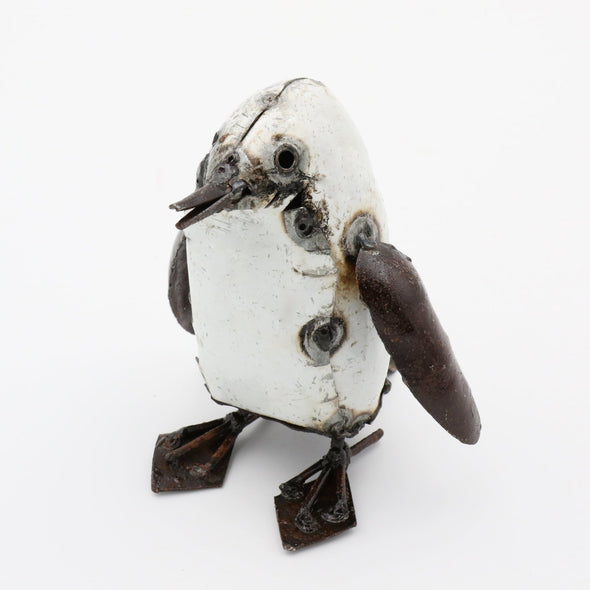 Pinguin aus Recycling Metall. Dekoration für Haus und Garten.