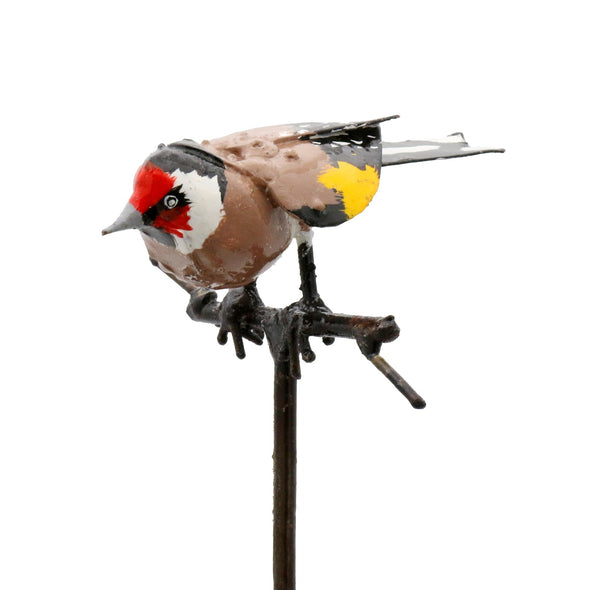 Stieglitz Goldfink Vogel auf Stab aus Recycling Metall. Dekoration für Haus und Garten.