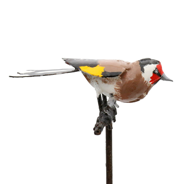 Stieglitz Goldfink Vogel auf Stab aus Recycling Metall. Dekoration für Haus und Garten.