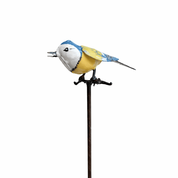 Blaumeise auf Stab aus Metall – Gartendeko Vogel für Garten und Balkon