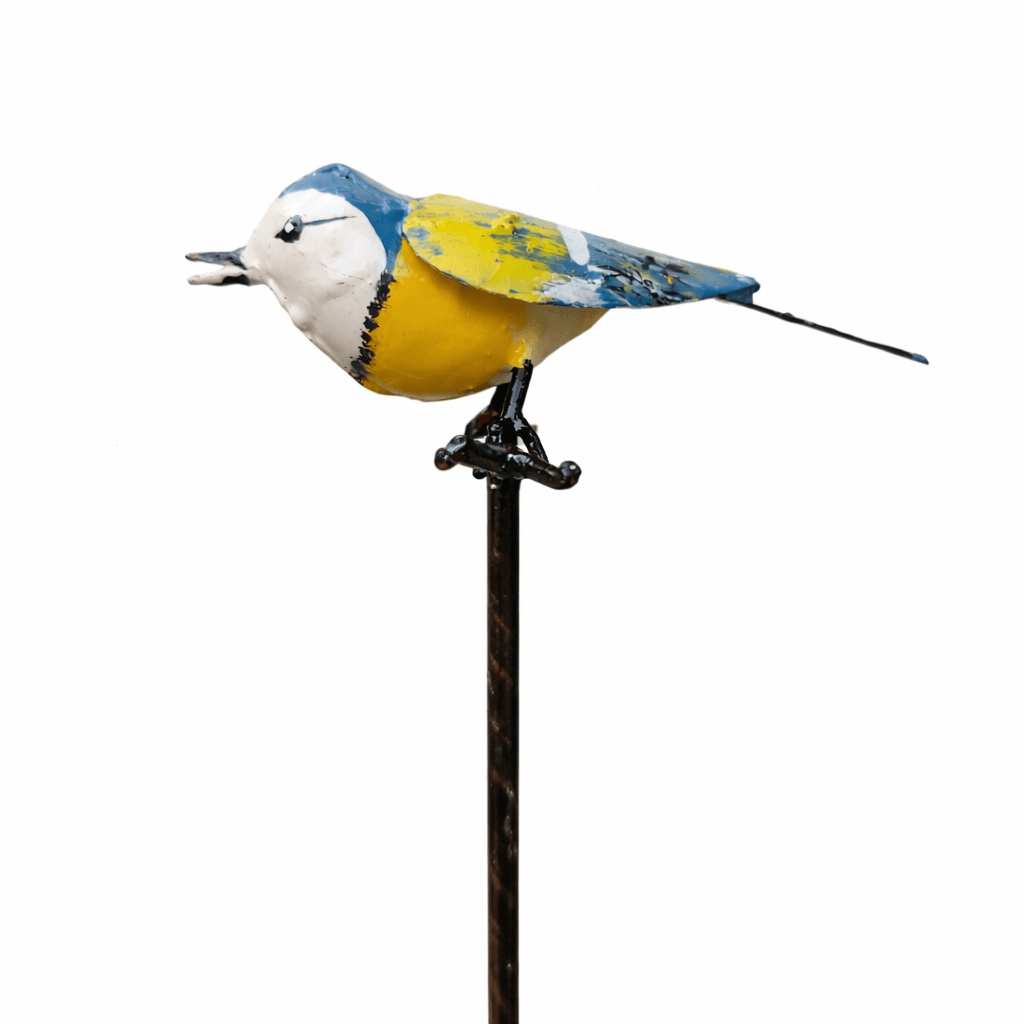 Blaumeise auf Stab aus Metall – Gartendeko Vogel für Garten und Balkon