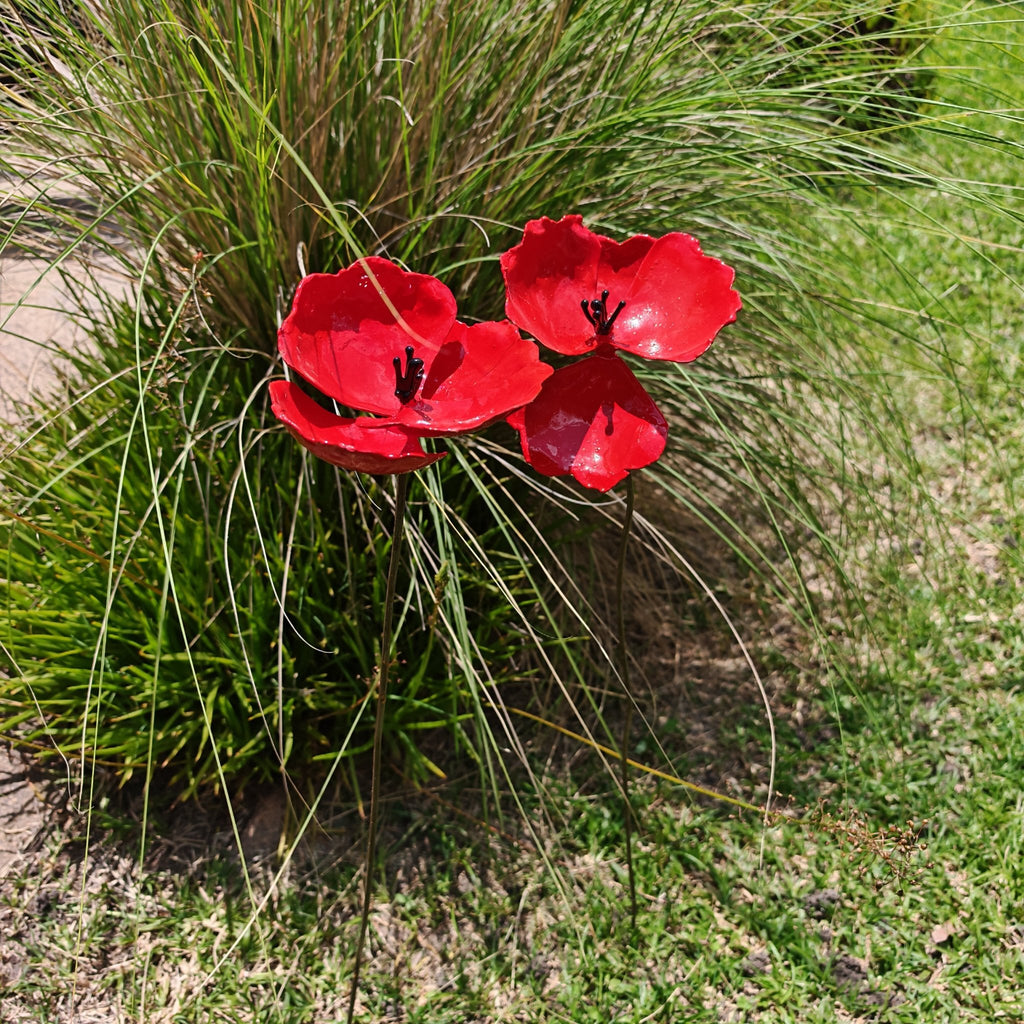 Mohn aus Metall – dekorative Blumen Gartenstecker für draußen
