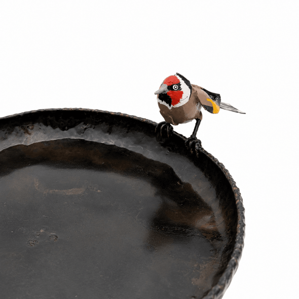 Vogeltränke "Stieglitz" aus Metall – Gartendeko Vogel für Garten und Balkon