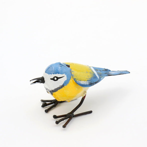 Blaumeise Vogel aus Recycling Metall. Dekoration für Haus und Garten.
