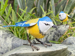 Blaumeise Vogel aus Recycling Metall. Dekoration für Haus und Garten.