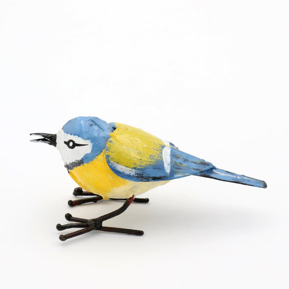 Blaumeise Vogel aus Recycling Metall. Dekoration für Haus und Garten.