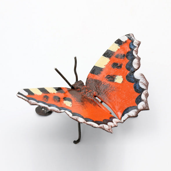 Kleiner Fuchs Schmetterling aus Recycling Metall. Dekoration für Haus und Garten.