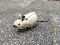 Maus aus Recycling Metall. Dekoration für Haus und Garten.