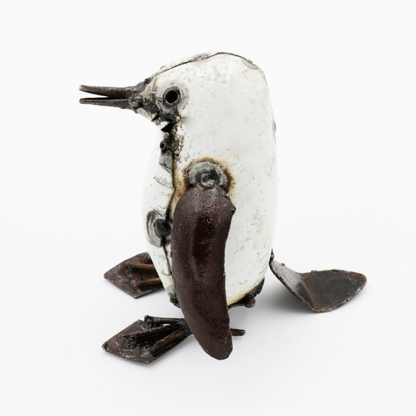 Pinguin aus Recycling Metall. Dekoration für Haus und Garten.
