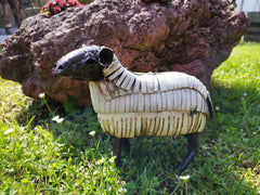 Schaf aus Recycling Metall. Dekoration für Haus und Garten.
