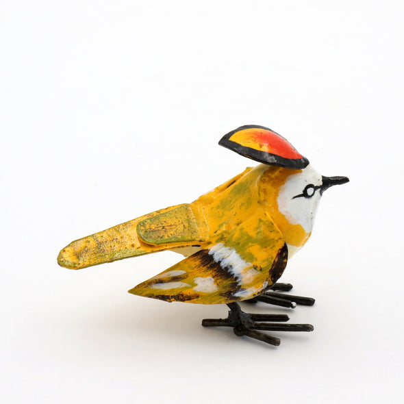 Sommergoldhähnchen Vogel aus Recycling Metall. Dekoration für Haus und Garten.